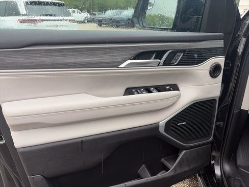 Used 2024 Jeep Wagoneer L Series II RWD image 15