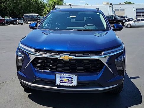 Used 2024 Chevrolet Trax LT w/ Driver Confidence Package FWD image 3