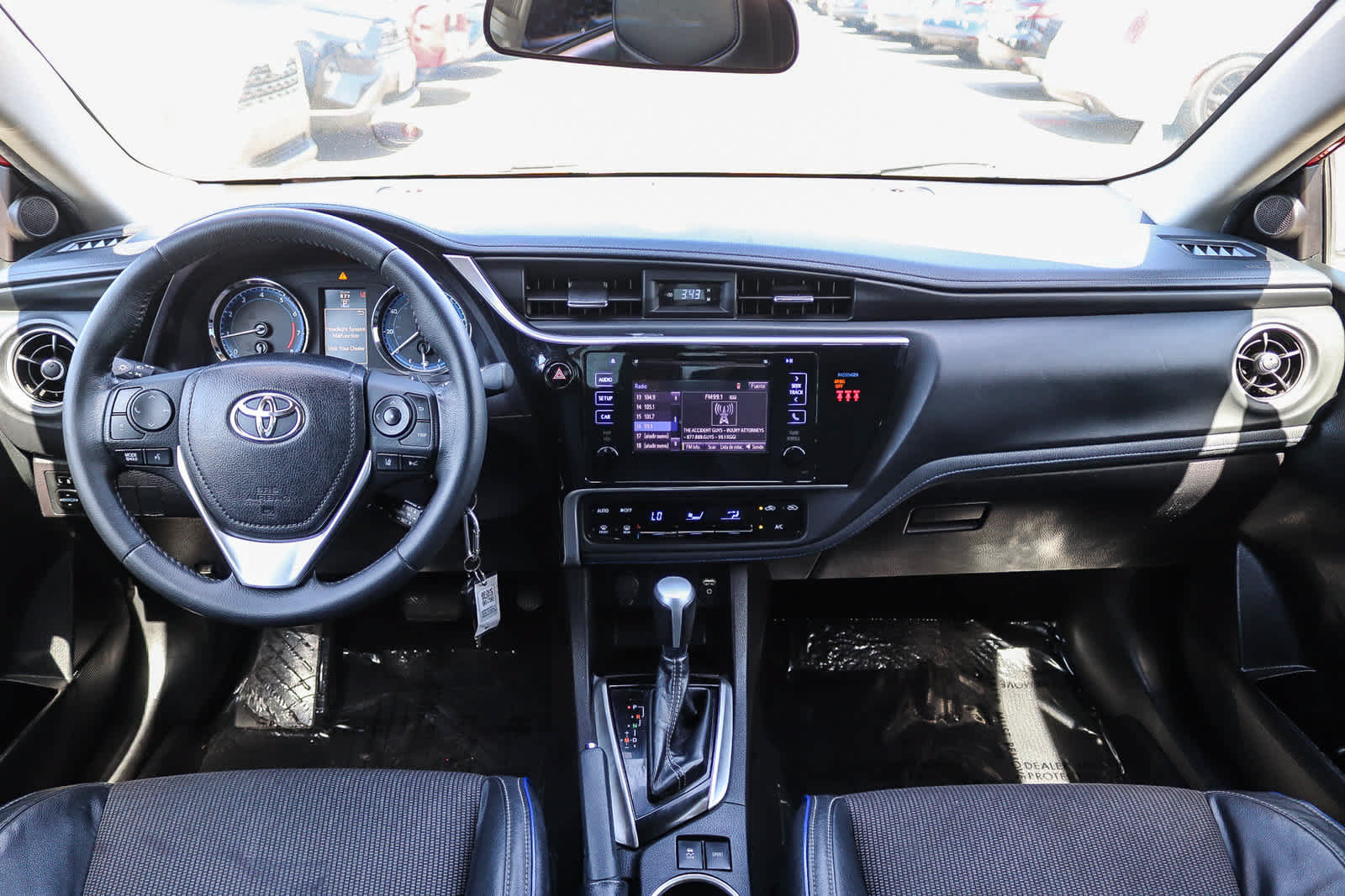 Used 2019 Toyota Corolla SE w/ Carpet Mat Package (TMS) FWD image 11