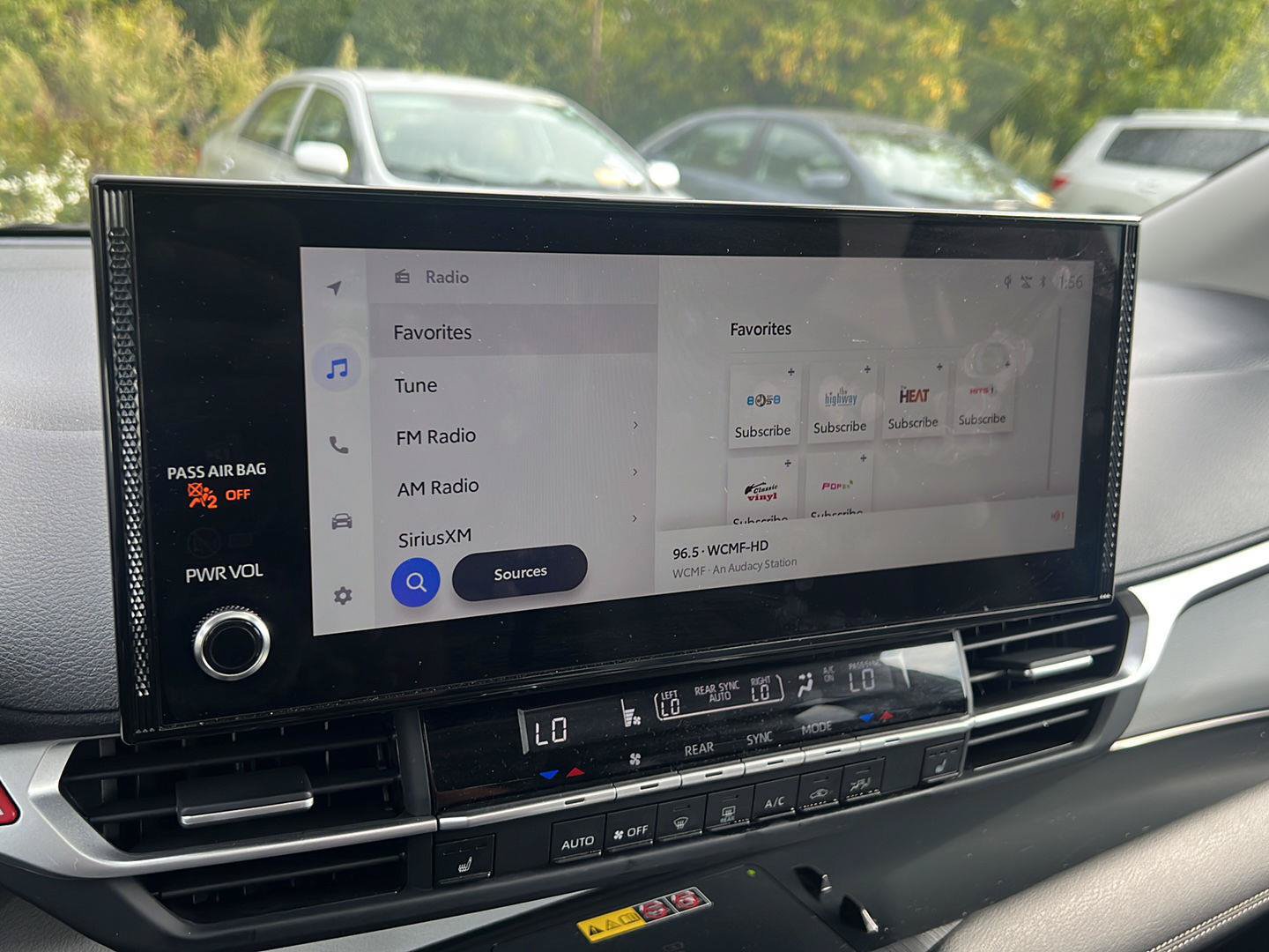 Used 2025 Toyota Sienna XLE FWD image 7