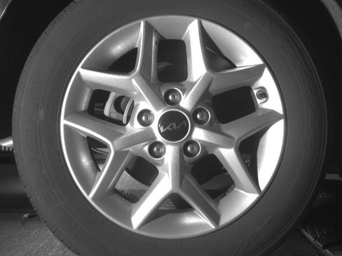 Used 2025 Kia Soul LX w/ LX Technology Package image 15