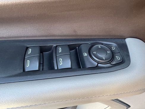 Used 2025 Chevrolet Suburban LT AWD/4WD image 19