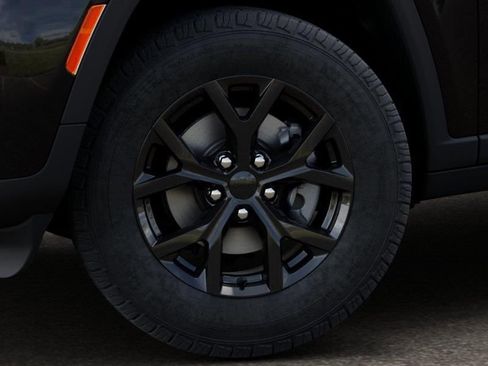 New 2026 Jeep Grand Cherokee Altitude RWD image 8
