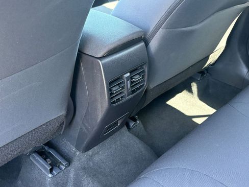 Used 2025 Toyota Corolla Cross LE FWD image 23