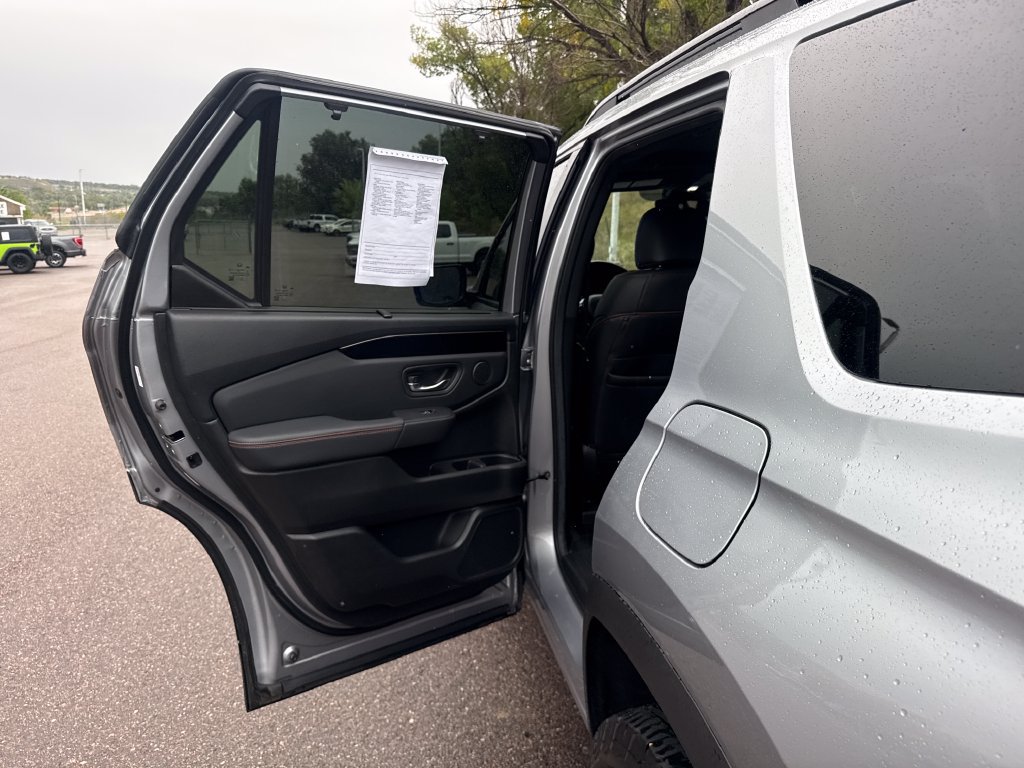 Used 2025 Honda Pilot TrailSport image 20