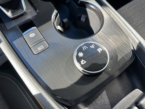 Used 2023 Nissan Rogue SV image 29