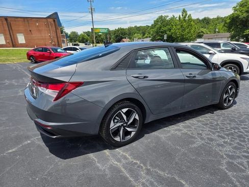 Used 2023 Hyundai Elantra SEL w/ Convenience Package FWD image 11