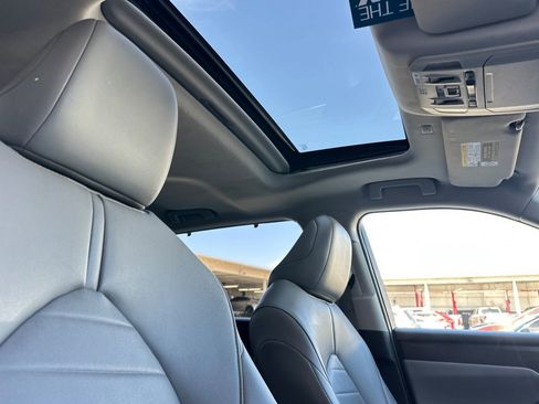 Used 2021 Toyota Highlander XLE FWD image 18