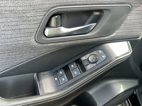 Used 2023 Nissan Rogue SV image 13