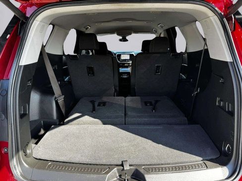 Used 2022 GMC Acadia SLE w/ Driver Convenience Package image 84