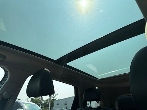 Certified 2025 Kia Sorento S w/ Panoramic Sunroof Package AWD/4WD image 25