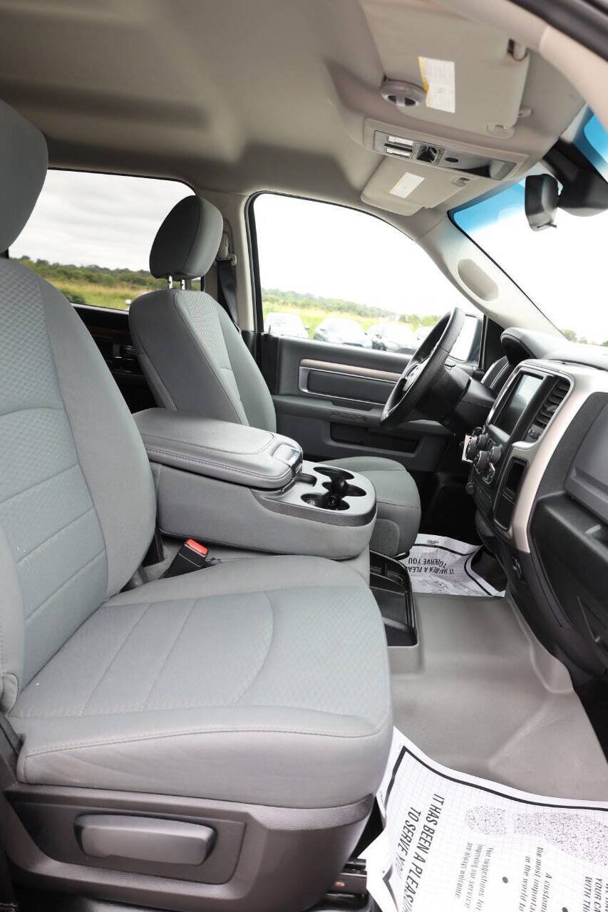 Used 2016 RAM 1500 Classic SLT AWD/4WD image 15