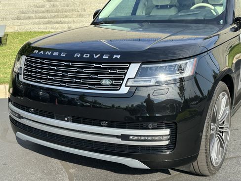 Certified 2024 Land Rover Range Rover Autobiography AWD/4WD image 9