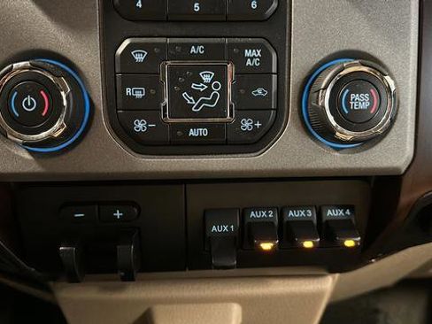 Used 2014 Ford F350 Lariat w/ Lariat Ultimate Package AWD/4WD image 17