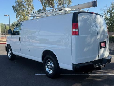 Used 2018 Chevrolet Express 2500 w/ Driver Convenience Package RWD image 3