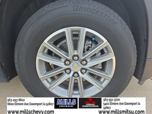 Used 2023 Chevrolet Traverse LT AWD/4WD image 9