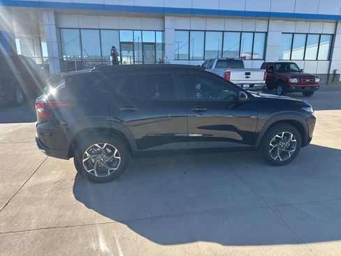 Used 2025 Chevrolet Trax LT w/ Driver Confidence Package image 29