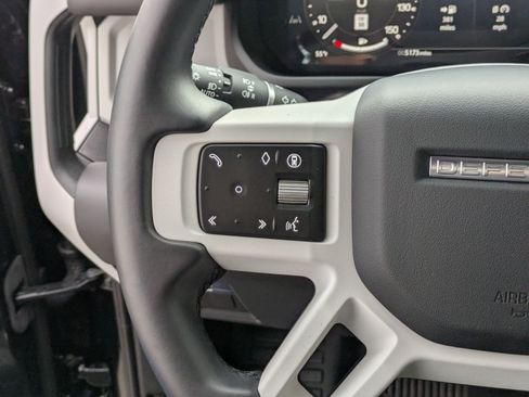 Used 2025 Land Rover Defender 130 X-Dynamic SE image 19