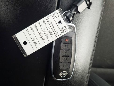 Used 2025 Nissan Rogue SV FWD image 18