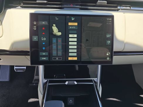 Certified 2025 Land Rover Range Rover SE AWD/4WD image 25