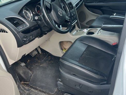 Used 2019 Dodge Grand Caravan SXT image 15