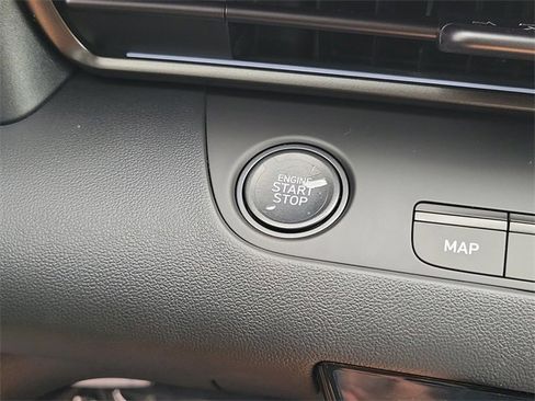 New 2025 Hyundai Elantra SEL image 8