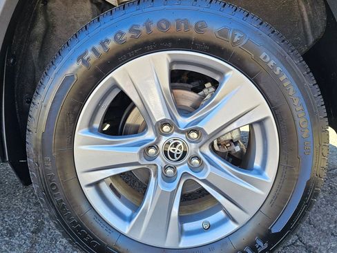 Used 2022 Toyota RAV4 LE AWD/4WD image 30