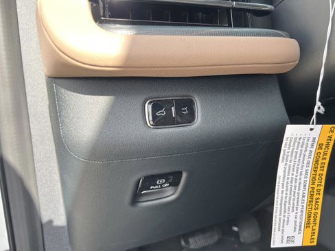 New 2026 Lincoln Navigator L Black Label AWD/4WD image 11