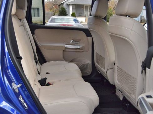 Used 2021 Mercedes-Benz GLB 250 4MATIC w/ Premium Package image 31