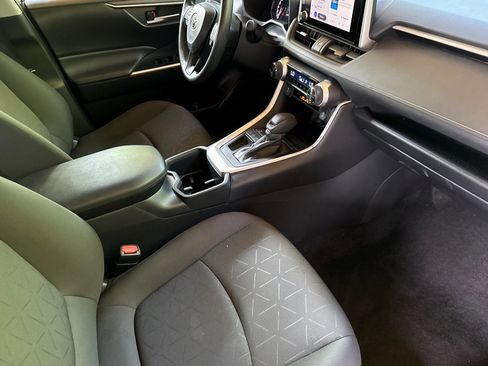 Used 2024 Toyota RAV4 XLE FWD image 20