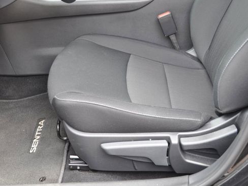 Used 2025 Nissan Sentra SV FWD image 7