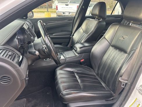 Used 2019 Chrysler 300 S image 8