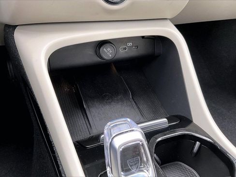 Certified 2023 Volvo XC40 B5 Plus w/ Climate Package image 16