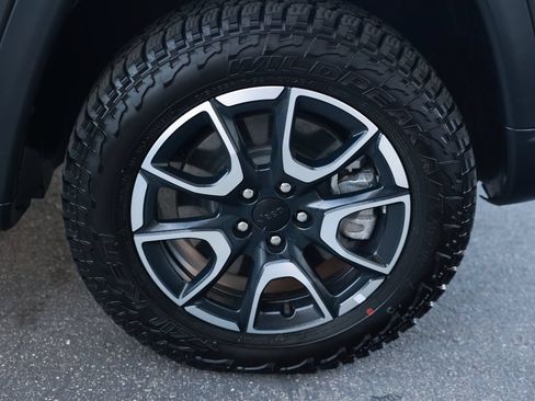 Used 2024 Jeep Compass Trailhawk AWD/4WD image 8