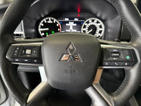 Used 2024 Mitsubishi Outlander SE FWD image 13