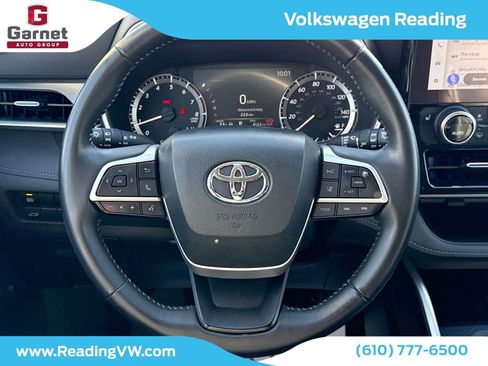 Used 2024 Toyota Highlander XLE image 14