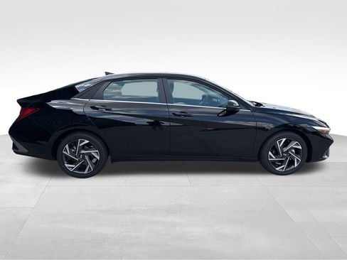 New 2026 Hyundai Elantra Limited FWD image 8