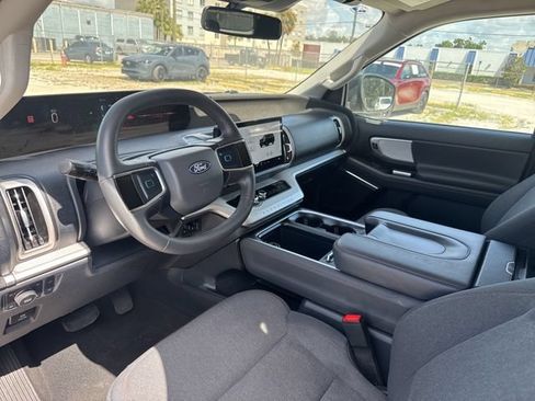 Used 2025 Ford Expedition Active AWD/4WD image 11