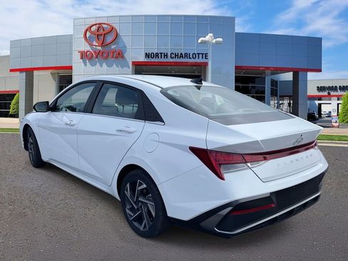 Used 2025 Hyundai Elantra SEL image 7