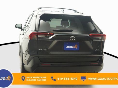 Used 2022 Toyota RAV4 XLE Premium FWD image 15
