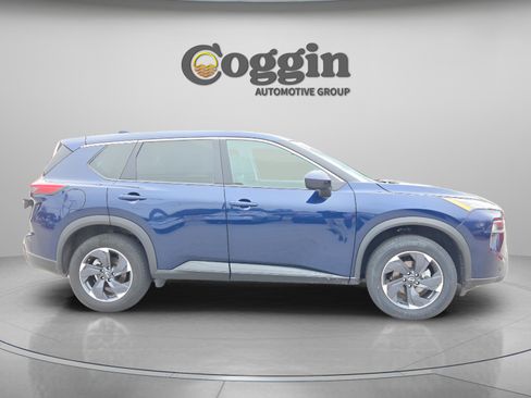 Used 2024 Nissan Rogue SV image 6