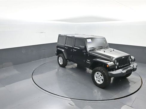 Used 2017 Jeep Wrangler Unlimited Sahara image 17