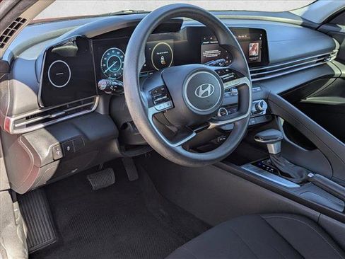 Used 2024 Hyundai Elantra SEL image 10