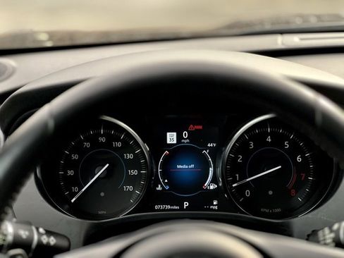 Used 2020 Jaguar F-PACE Premium image 37