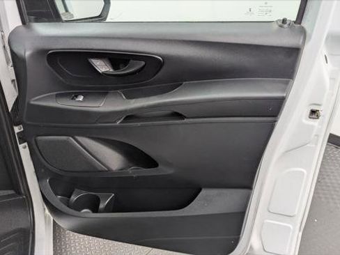 Used 2016 Mercedes-Benz Metris Passenger image 21