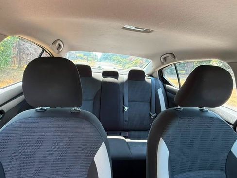 Used 2021 Nissan Versa SV FWD image 10