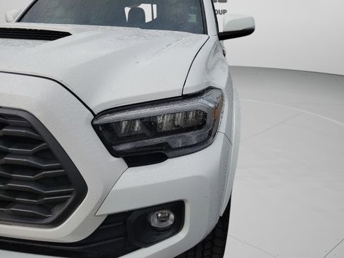Used 2022 Toyota Tacoma TRD Sport image 10