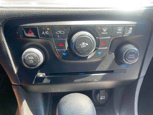 Used 2014 Dodge Charger SE RWD image 19