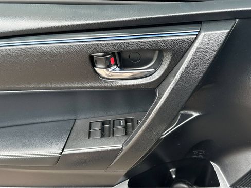 Used 2019 Toyota Corolla SE FWD image 11