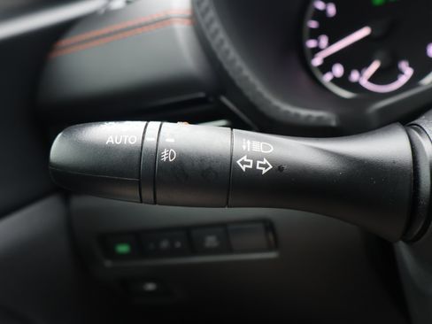 Used 2023 Nissan Sentra SR w/ Electronics Package FWD image 33